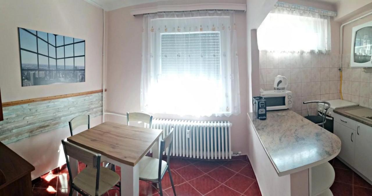 Startpont Apartman Pecs Bagian luar foto