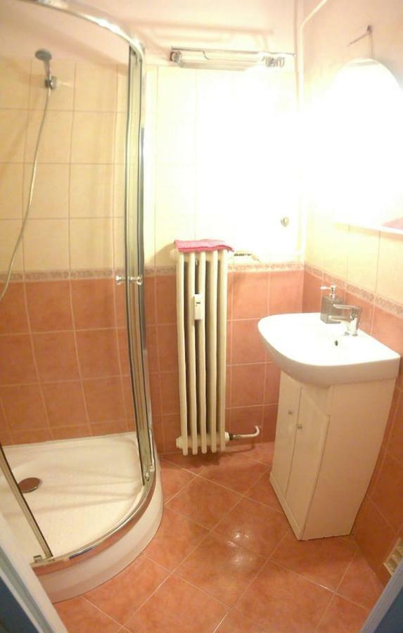 Startpont Apartman Pecs Bagian luar foto