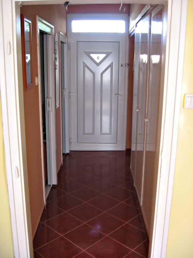 Startpont Apartman Pecs Bagian luar foto